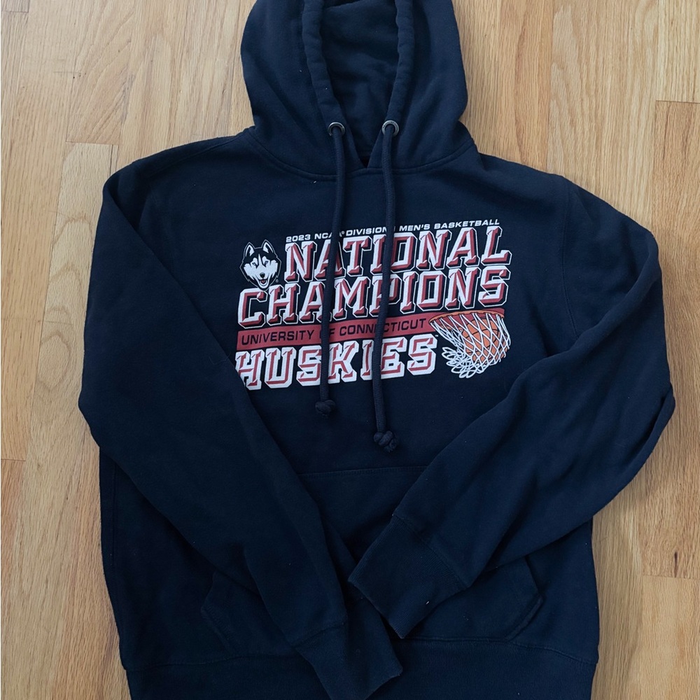 UCONN Huskies Men’s Hoodie